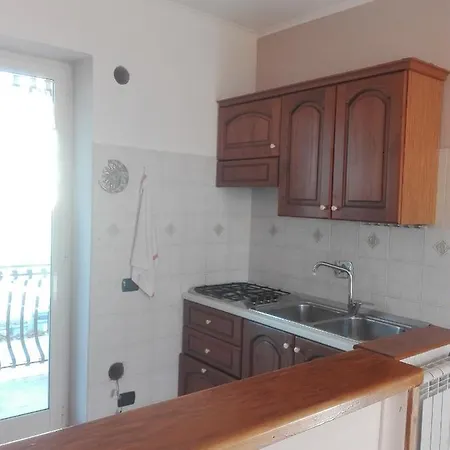 A Santy's House 1piano-no Lift-shuttle A Pagamento-raggiungibile A Piedi Aeroporto-fermata Bus Fiera Di Roma A 3 Minuti-air Condiz Ed Extra Bed For A Fee A Pagamento *