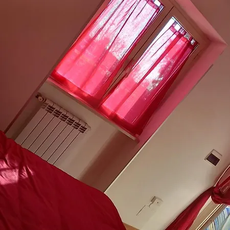 A Santy's House 1piano-no Lift-shuttle A Pagamento-raggiungibile A Piedi Aeroporto-fermata Bus Fiera Di Roma A 3 Minuti-air Condiz Ed Extra Bed For A Fee A Pagamento Appartamento