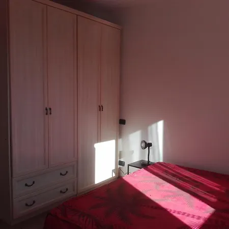 A Santy's House: Rome Budget Apartment