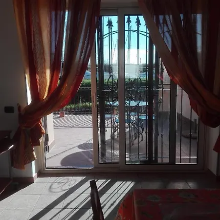 A Santy's House: Rome Budget Apartment *