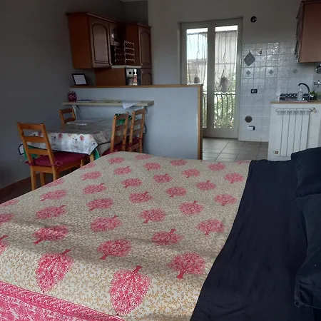 A Santy's House: Rome Budget Apartment Fiumicino
