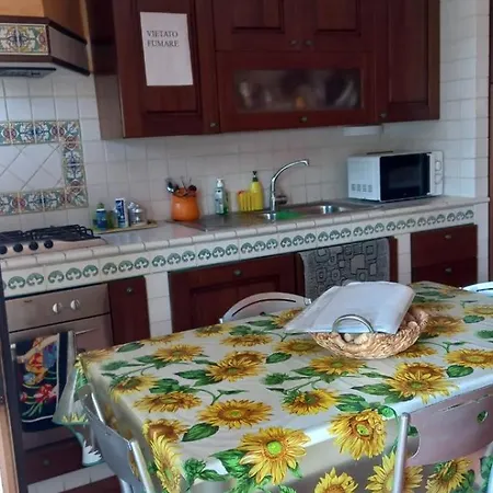 A Santy's House: Rome Budget Apartment